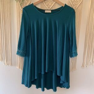 ALTAR’D STATE Women’s Embroidered Sleeve Hi Low Tunic Top Teal Blue Size Medium